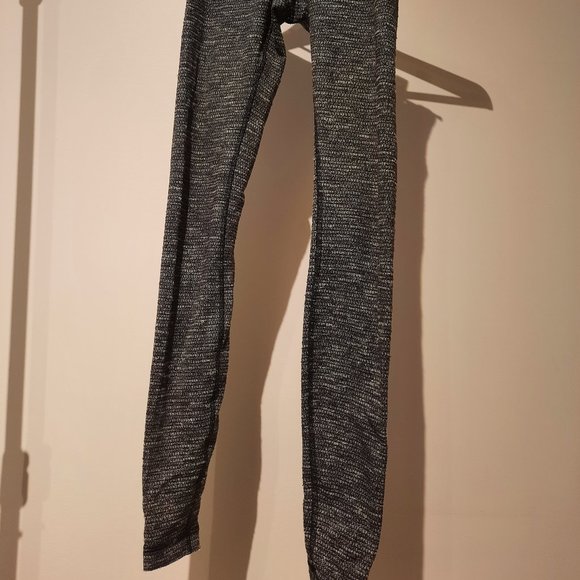 Lululemon Size 4 Leggings Heathered grey pattern - Picture 5 of 5